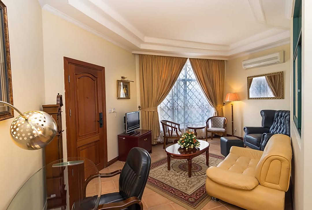 Gold Crest Hotel - Gallery Image 1